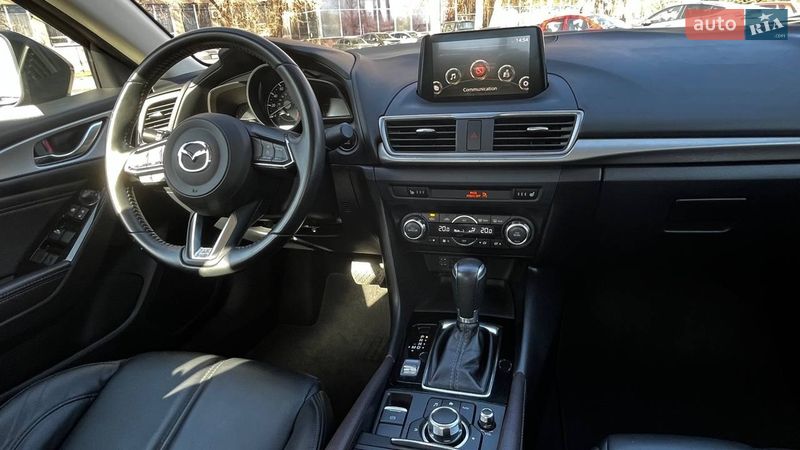 Седан Mazda 3 2018 в Днепре