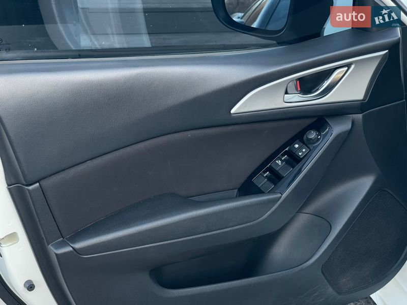 Седан Mazda 3 2017 в Киеве