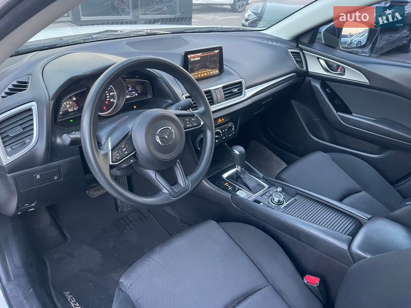 Седан Mazda 3 2017 в Киеве