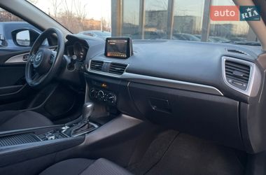 Седан Mazda 3 2017 в Киеве