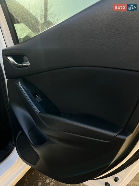 Седан Mazda 3 2017 в Ивано-Франковске