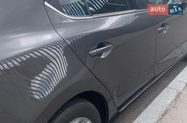 Седан Mazda 3 2017 в Киеве