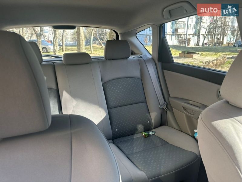 Хетчбек Mazda 3 2004 в Покрові