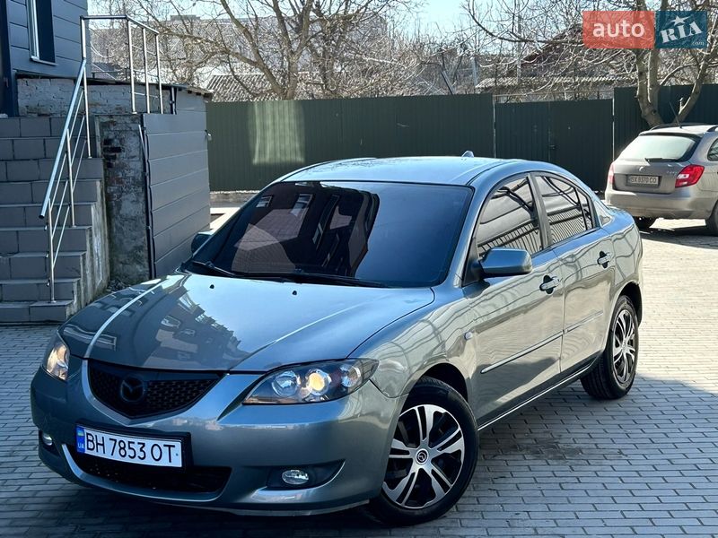 Седан Mazda 3 2004 в Полонному