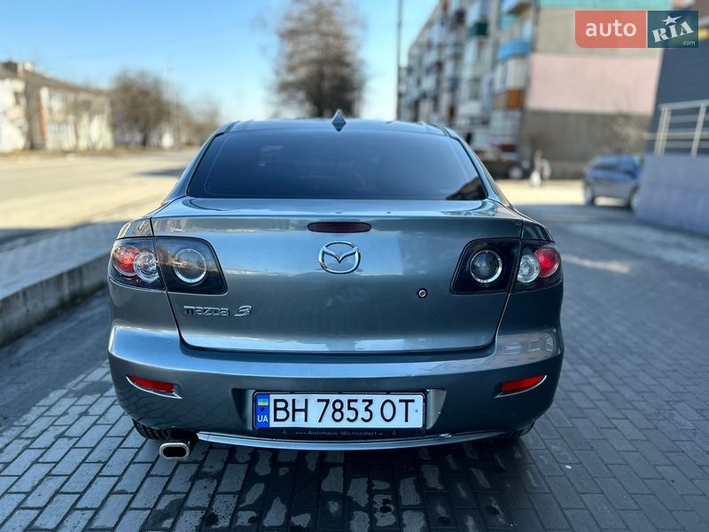 Седан Mazda 3 2004 в Полонному