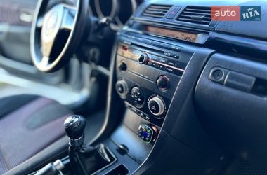 Седан Mazda 3 2004 в Полонном