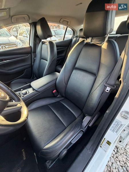 Седан Mazda 3 2021 в Ивано-Франковске