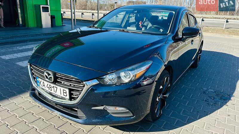 Седан Mazda 3 2018 в Киеве