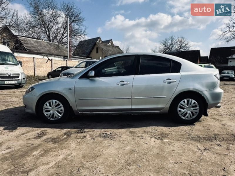 Седан Mazda 3 2006 в Смеле