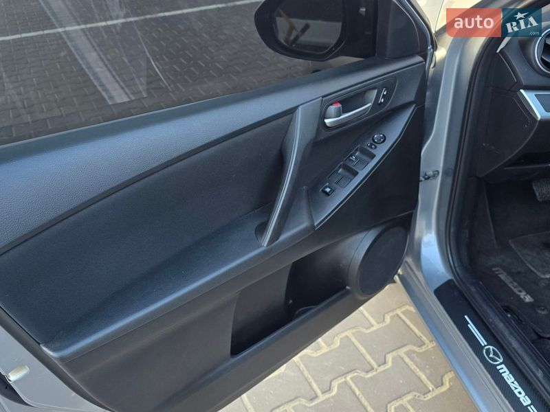 Седан Mazda 3 2012 в Киеве