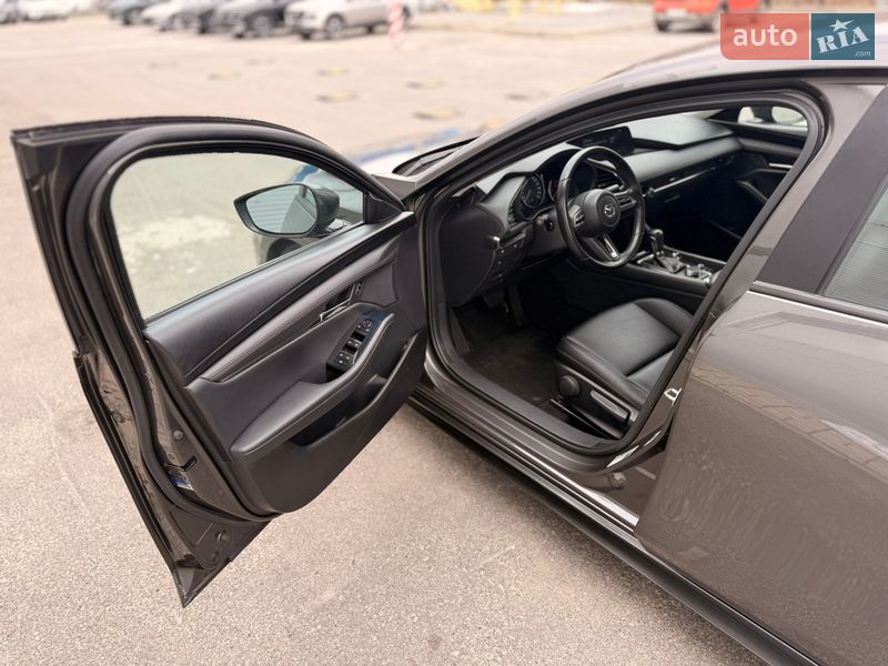 Седан Mazda 3 2018 в Днепре