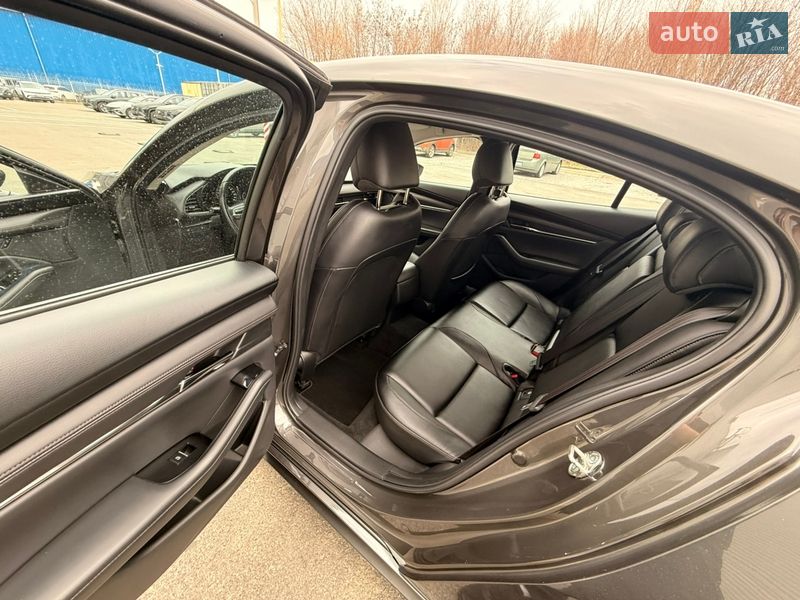 Седан Mazda 3 2018 в Днепре