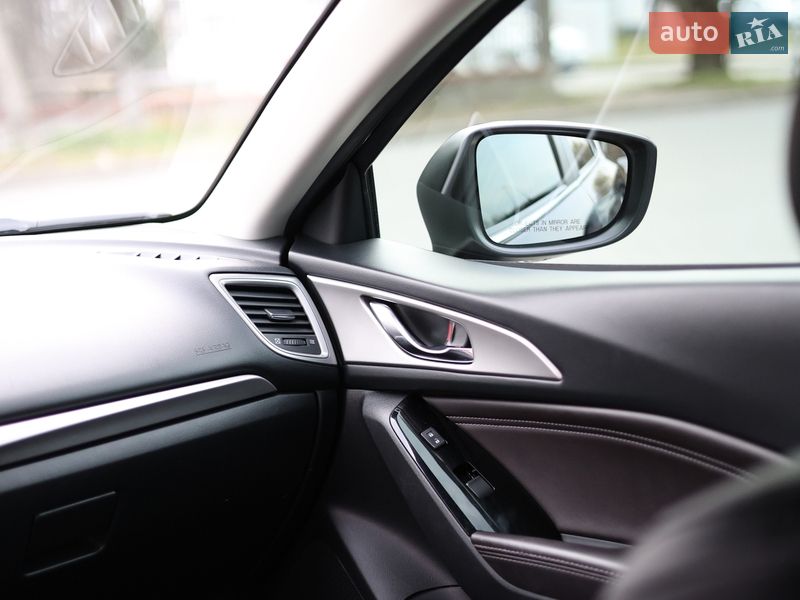 Седан Mazda 3 2017 в Львові