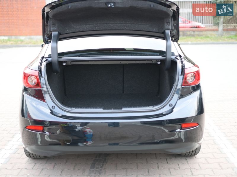 Седан Mazda 3 2017 в Львові