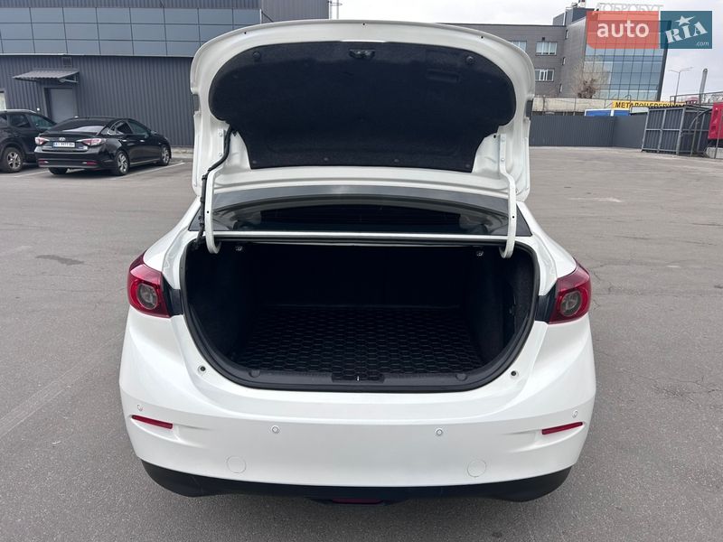 Седан Mazda 3 2015 в Киеве