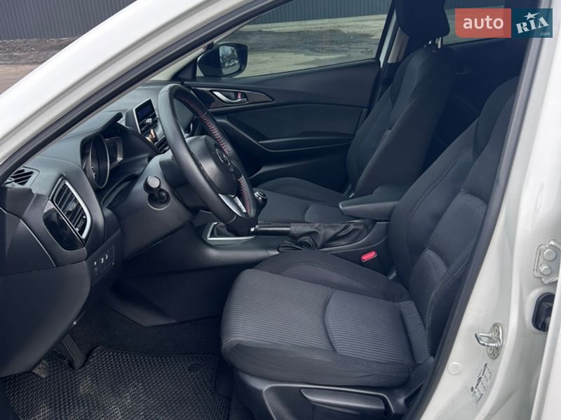 Седан Mazda 3 2015 в Киеве