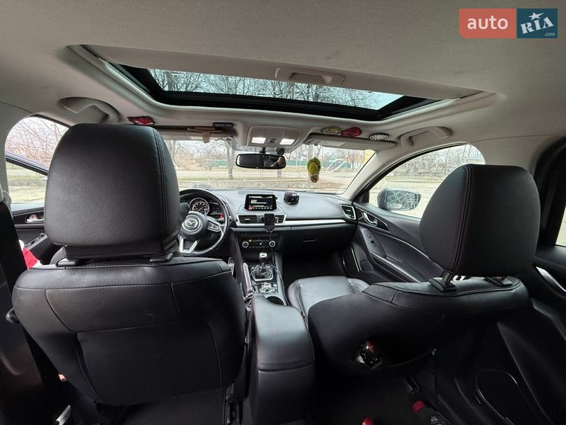 Седан Mazda 3 2015 в Миргороде
