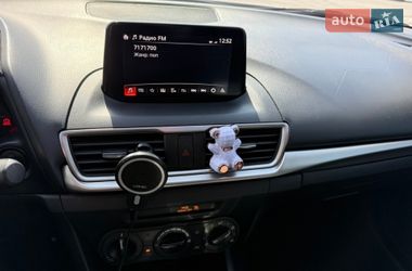 Седан Mazda 3 2016 в Дніпрі
