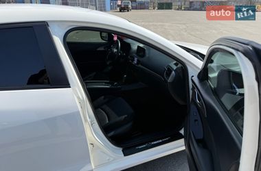 Седан Mazda 3 2016 в Дніпрі