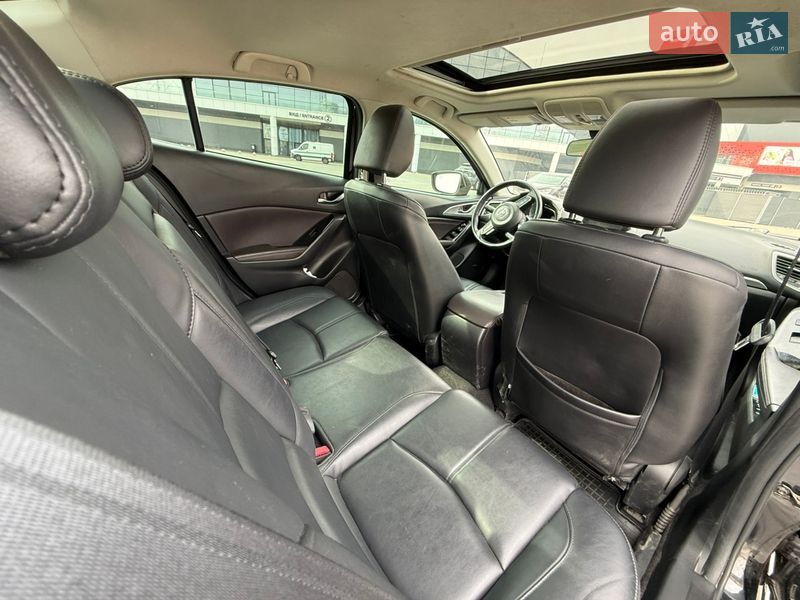 Седан Mazda 3 2017 в Киеве