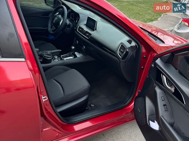 Седан Mazda 3 2015 в Львові