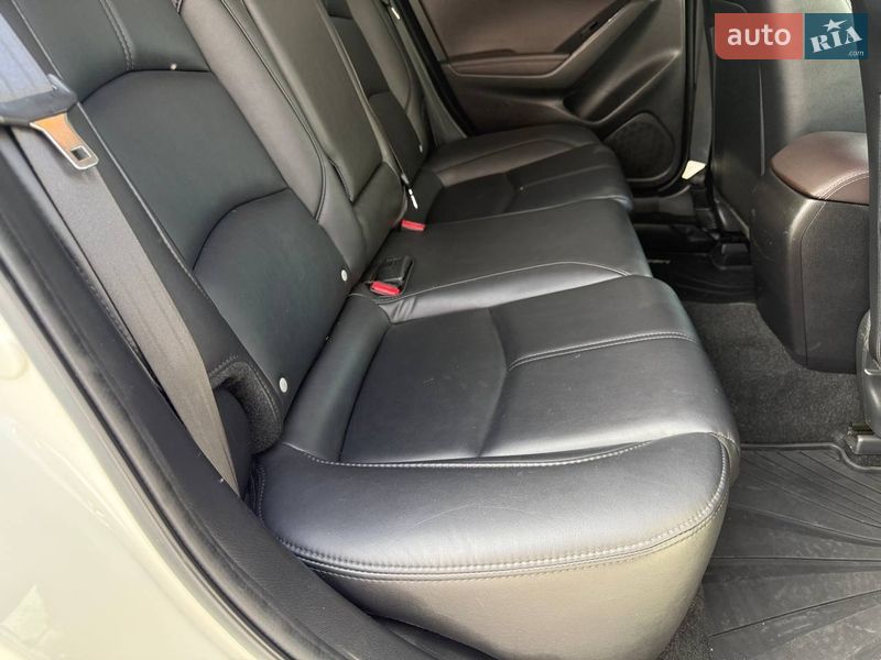 Седан Mazda 3 2018 в Днепре