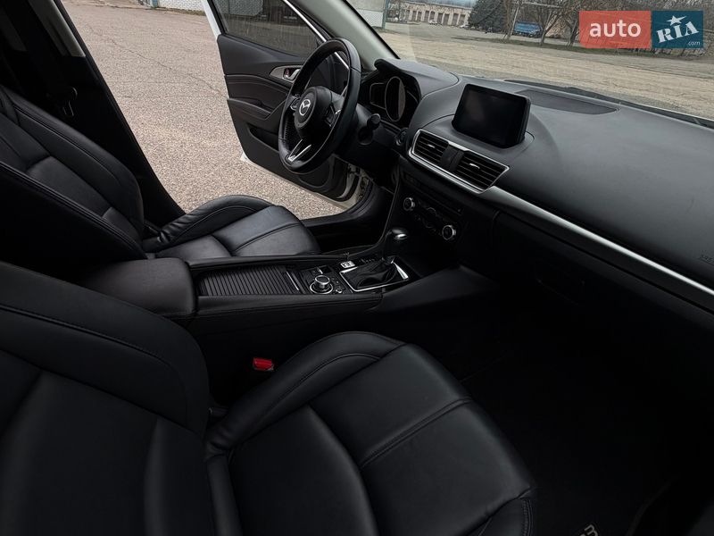Хэтчбек Mazda 3 2018 в Новой Одессе фото 12 Хэтчбек Mazda 3 2018 в Новой Одессе