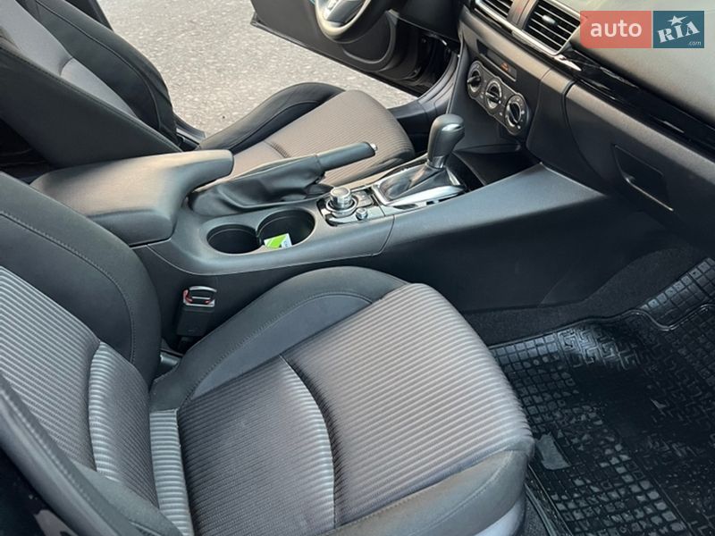 Седан Mazda 3 2015 в Черкассах