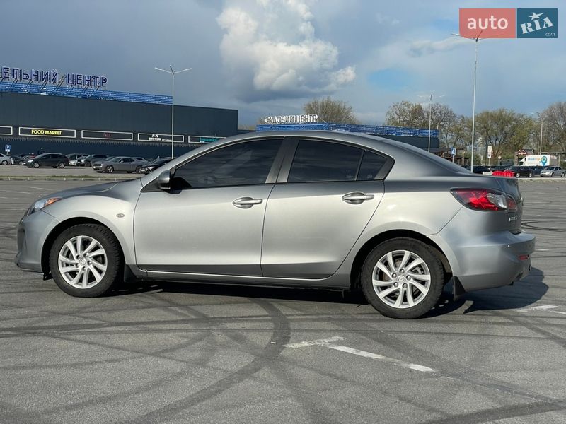 Седан Mazda 3 2012 в Днепре