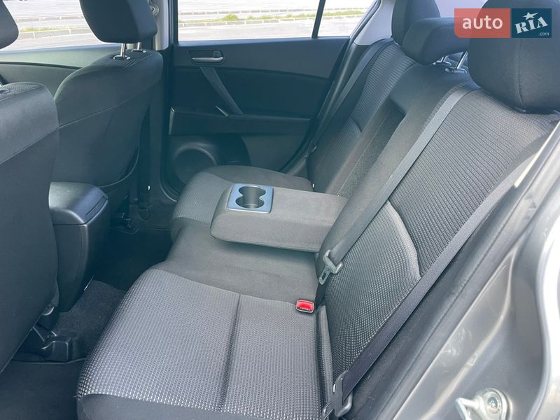 Седан Mazda 3 2012 в Днепре