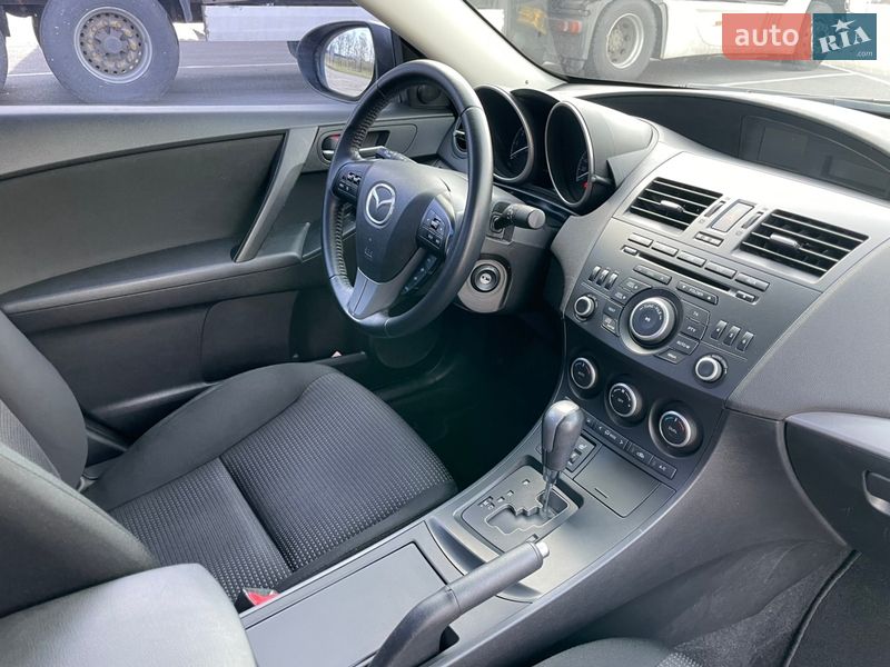 Седан Mazda 3 2012 в Днепре