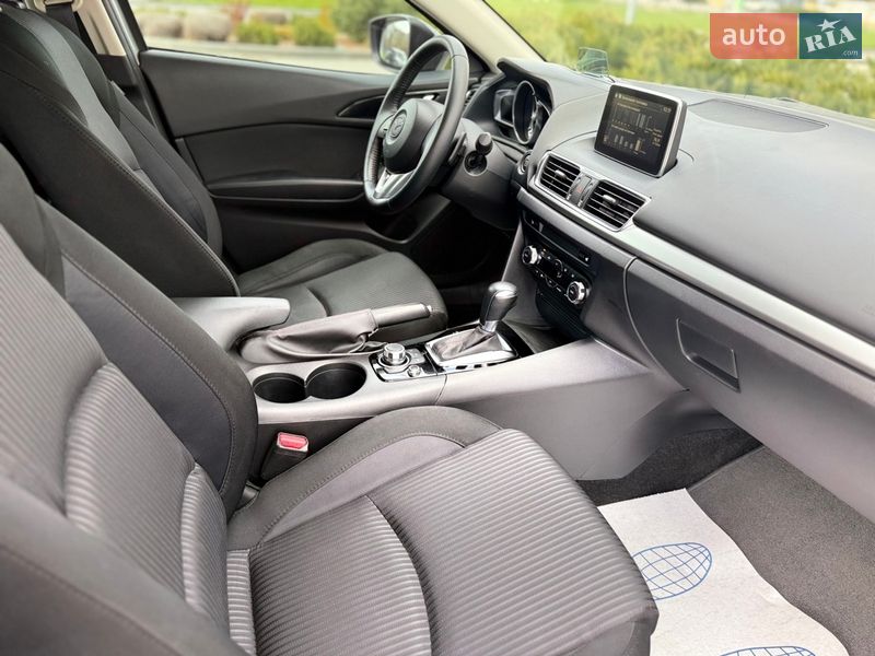 Седан Mazda 3 2016 в Харкові
