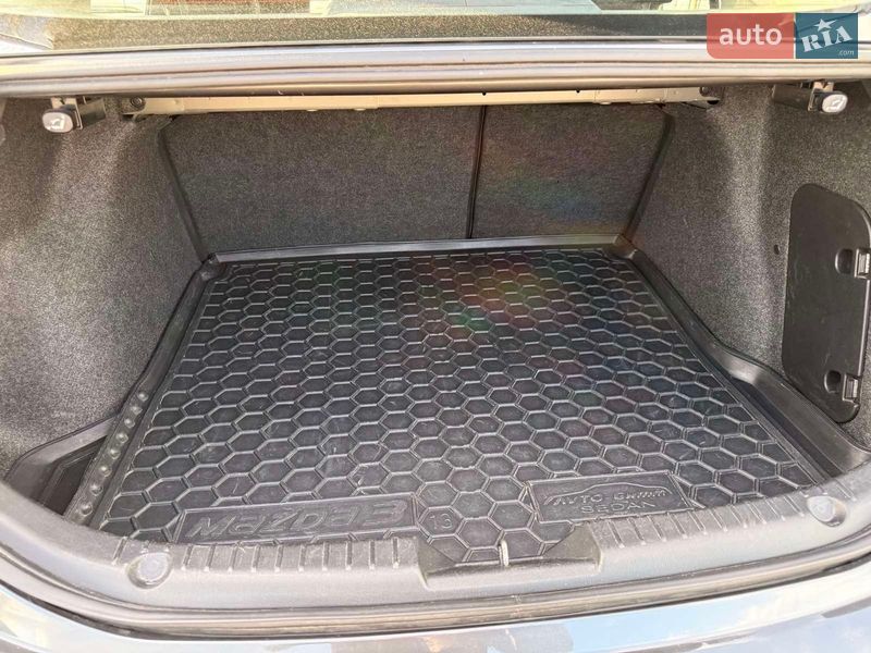 Седан Mazda 3 2017 в Харькове