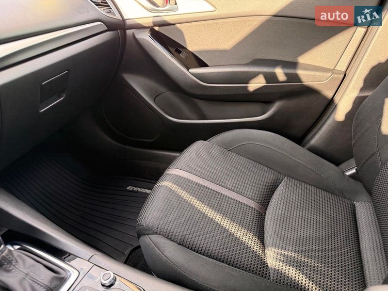 Седан Mazda 3 2017 в Харькове