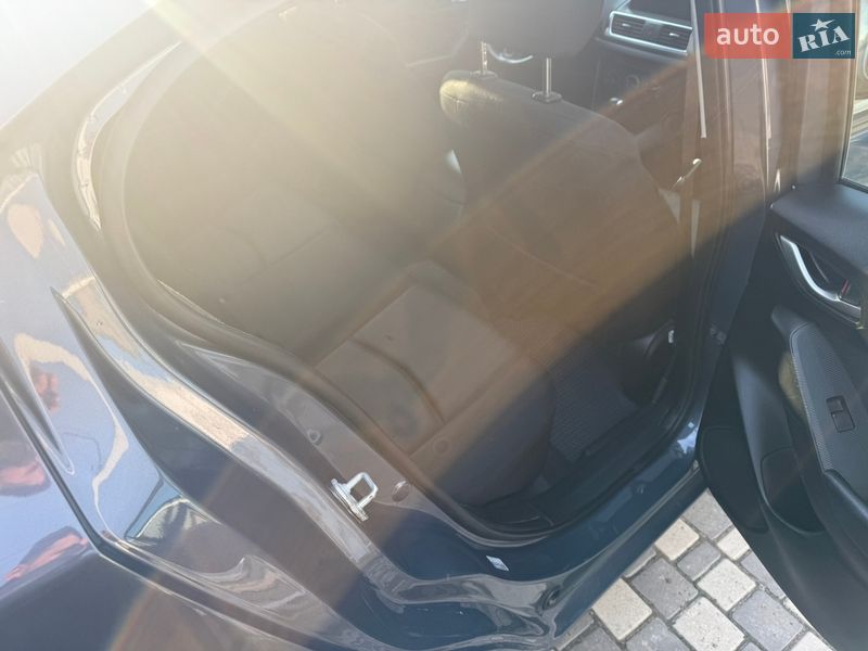 Седан Mazda 3 2014 в Києві