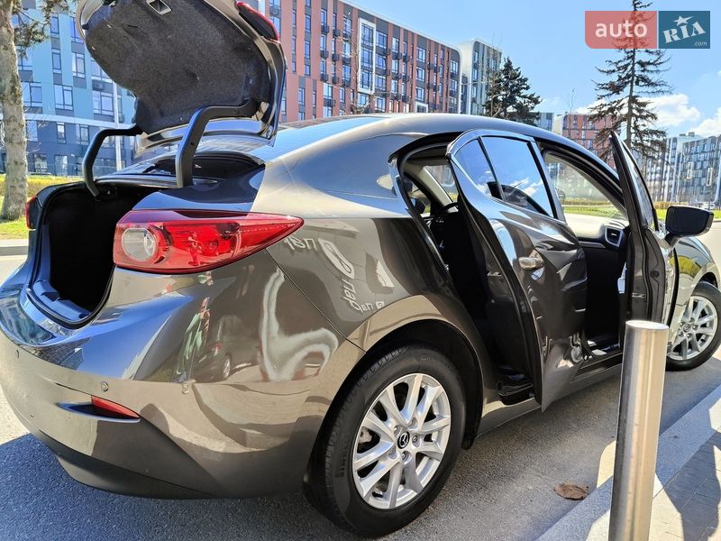 Седан Mazda 3 2017 в Киеве