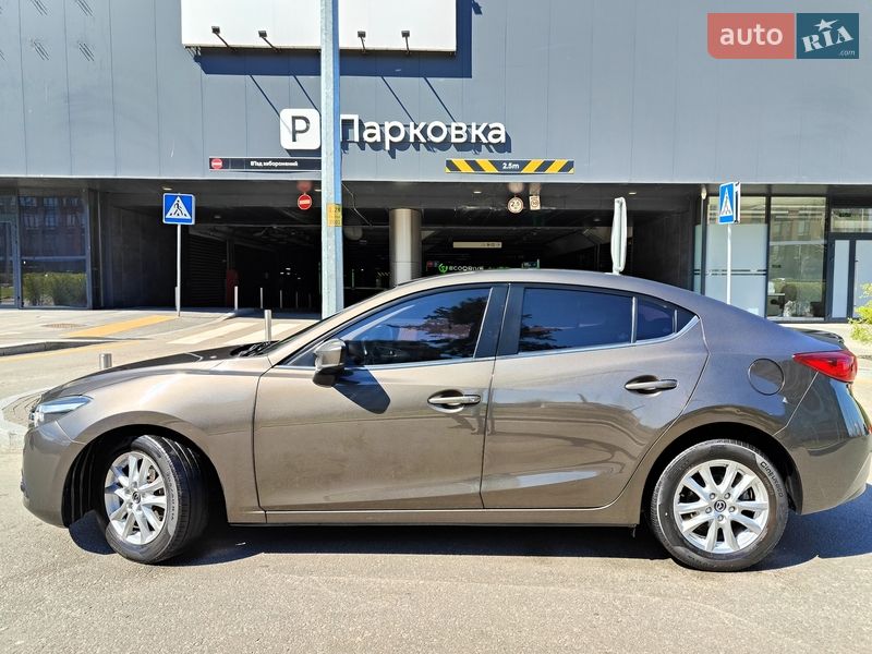Седан Mazda 3 2017 в Киеве