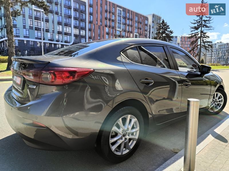 Седан Mazda 3 2017 в Киеве
