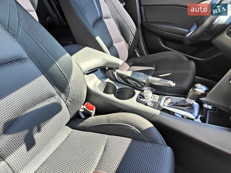 Седан Mazda 3 2017 в Киеве