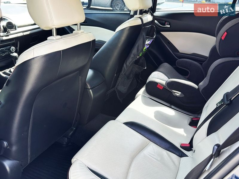 Хетчбек Mazda 3 2015 в Івано-Франківську