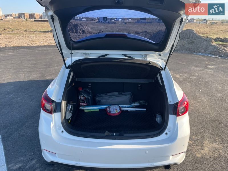 Хэтчбек Mazda 3 2016 в Киеве