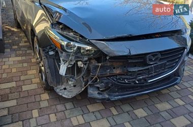 Седан Mazda 3 2017 в Киеве