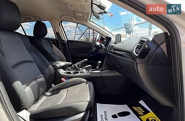 Седан Mazda 3 2016 в Стрые