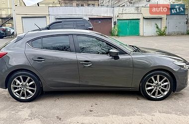 Хэтчбек Mazda 3 2017 в Днепре
