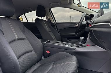 Седан Mazda 3 2017 в Ивано-Франковске