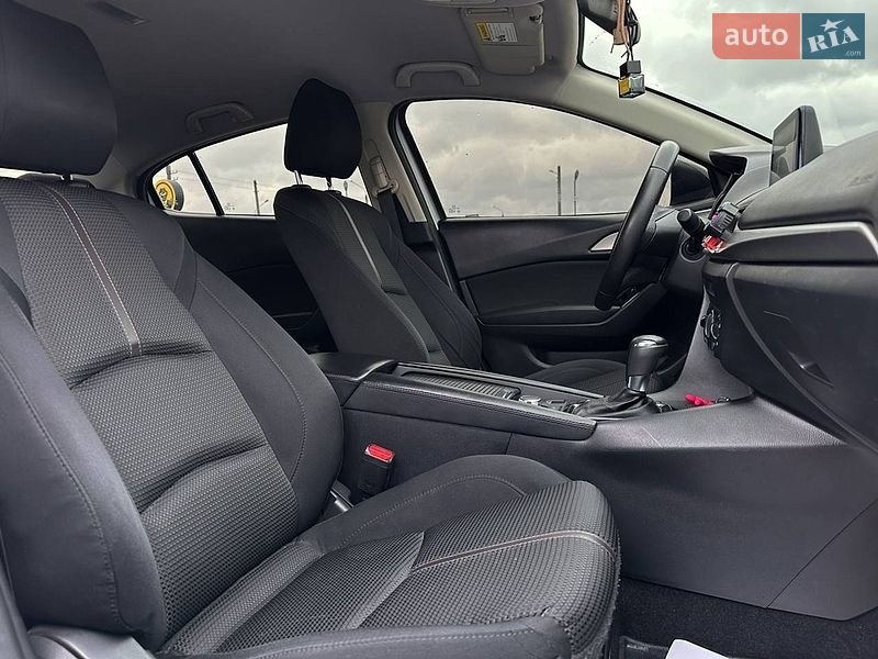 Седан Mazda 3 2017 в Ивано-Франковске