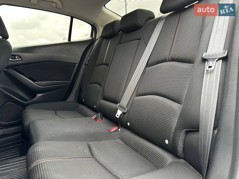 Седан Mazda 3 2017 в Ивано-Франковске