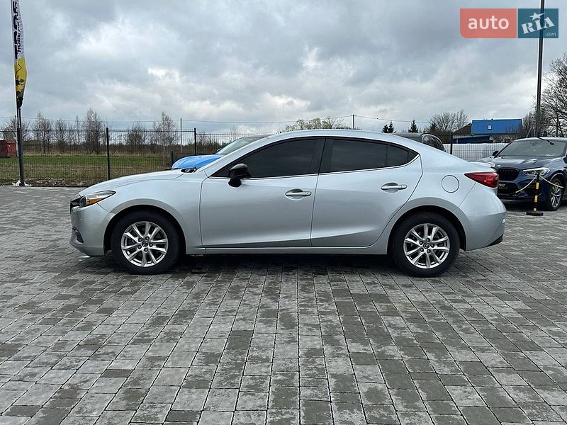 Седан Mazda 3 2017 в Ивано-Франковске