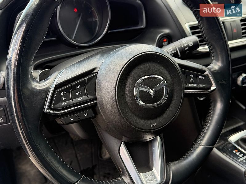 Хэтчбек Mazda 3 2017 в Днепре