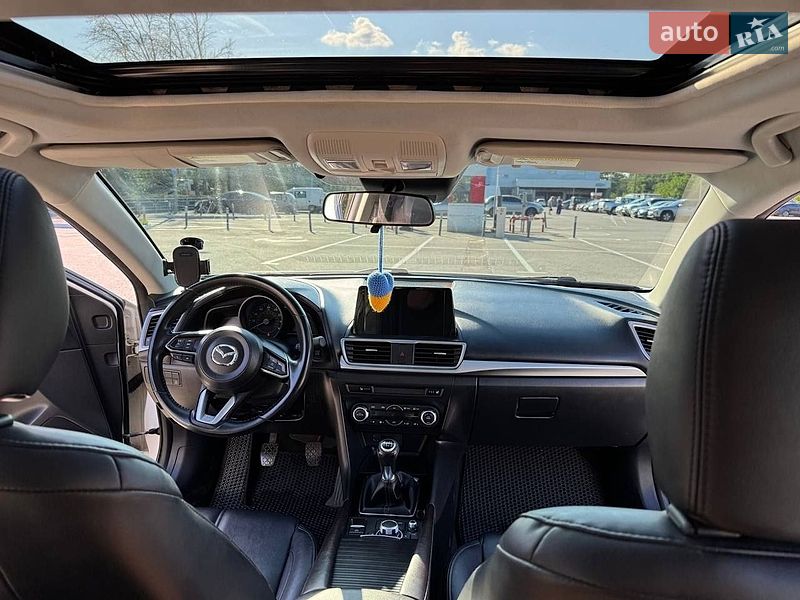 Седан Mazda 3 2017 в Сидоренково